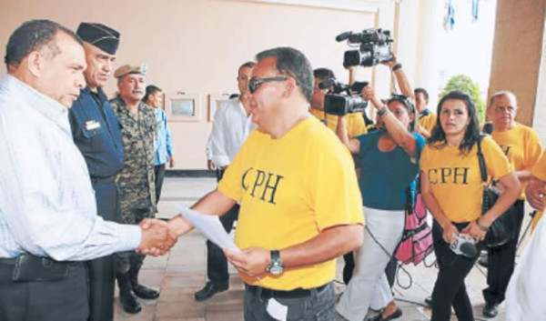 9. Poder Ejecutivo busca promover “ley mordaza” en el Congreso.