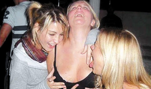 Novia de Harry, ¿en trío lésbico?