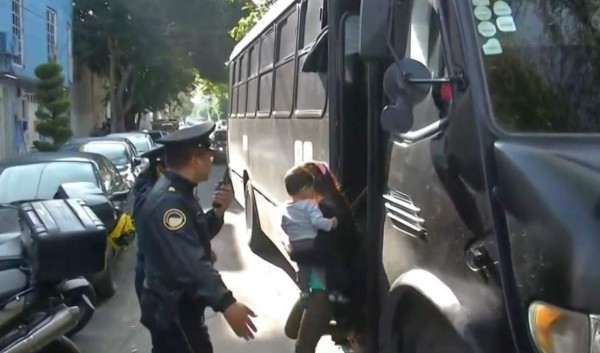 Rescatan a 19 migrantes hondureños y detienen a otro por tráfico de personas en México