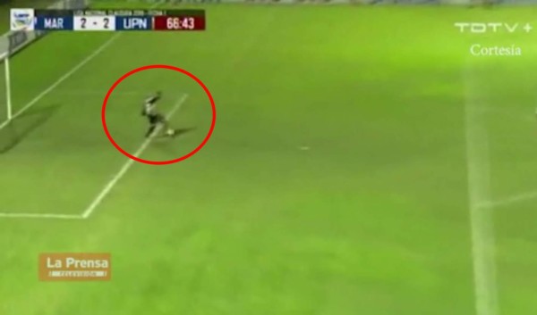 VIDEO: ¡El oso del año! Denovan Torres cometió un grave error y regaló gol a la UPN