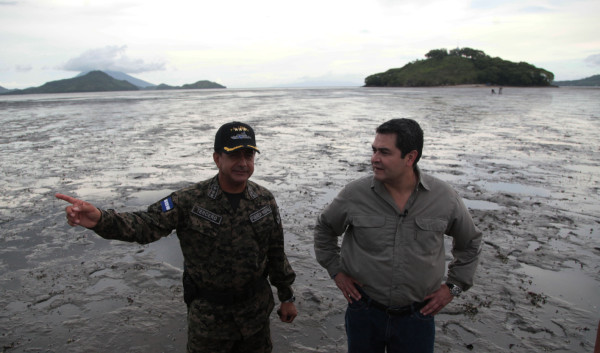 Juan Orlando Hernández pide a candidatos ir el 28 a la isla Conejo