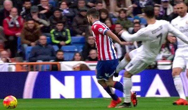 VIDEO: La patada sin balón de Cristiano a jugador del Sporting Gijón