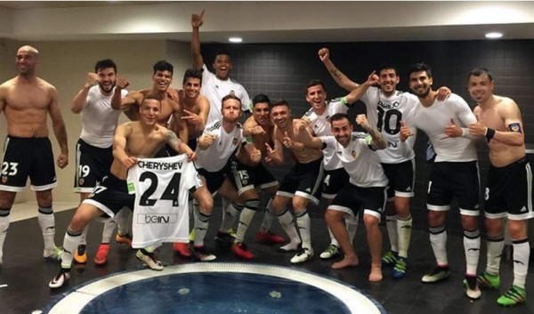 El Valencia celebró 'a lo Real Madrid' y dedicó triunfo a Cheryshev