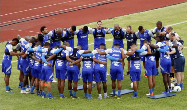 Selección de Honduras entrena completa y se enfoca en debut contra Jamaica