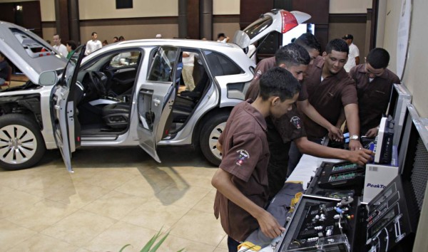 Impulsan a estudiantes del Infop a ser emprendedores