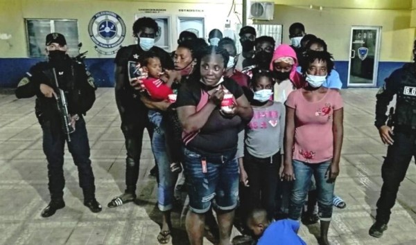 Hondureño es capturado transportando de forma irregular a 16 haitianos