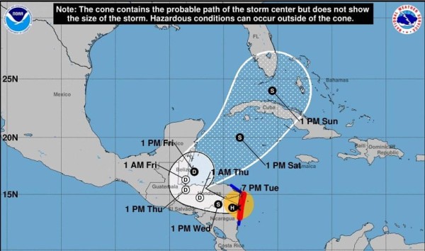 Copeco: Huracán Eta se degrada a categoría 2 pero sigue siendo peligroso