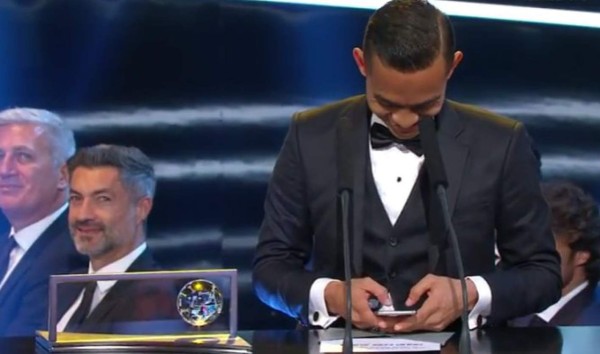 Ganador del Puskas dio la nota curiosa en el The Best