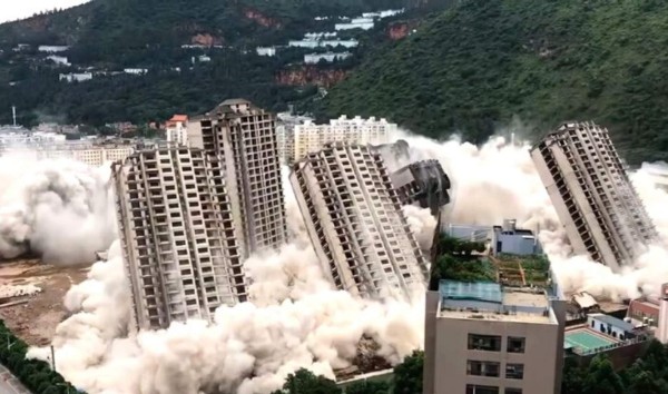 VIDEO: Impactantes imágenes de la demolición de 15 edificios en China