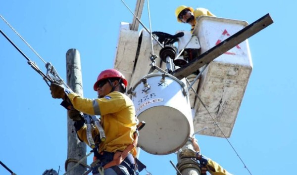 Empiezan a restablecer servicio de energía eléctrica en Honduras