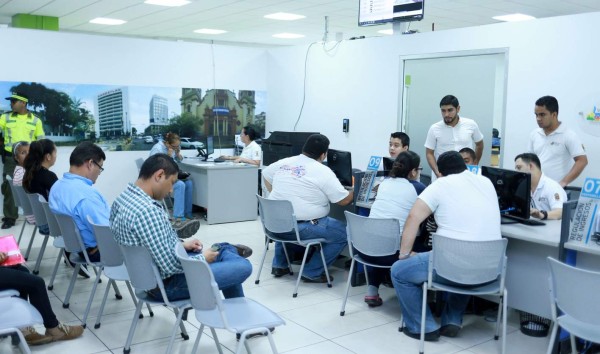 Piden a contribuyentes ponerse al día con los impuestos municipales