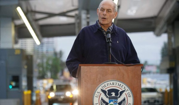 EUA confirma que estudia separar a inmigrantes de sus hijos