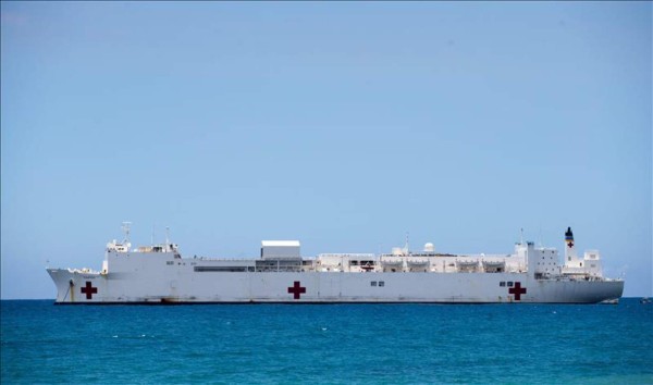 Llega barco hospital Comfort de EUA a Puerto Castilla