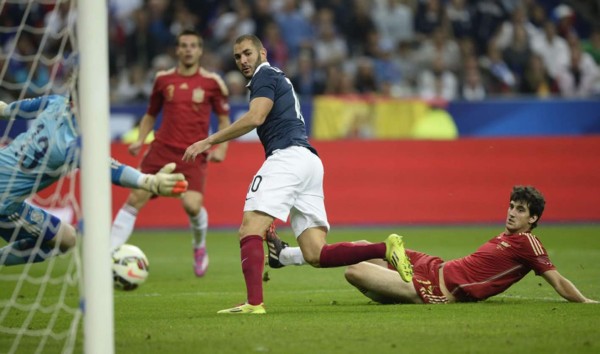 Francia se impone a la nueva España que no encuentra su identidad