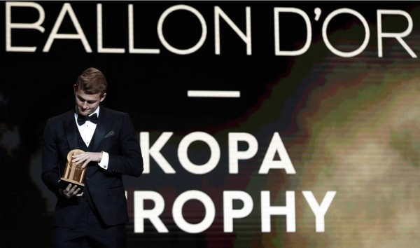 Matthijs de Ligt gana el Trofeo Kopa al mejor jugador joven