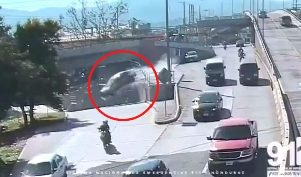 VIDEO: Al borde de la tragedia en accidente de tránsito en Tegucigalpa