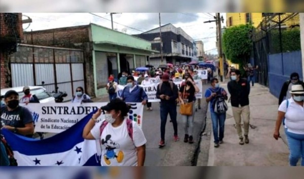 Maestros Proheco exigen permanencia laboral y nivelación salarial