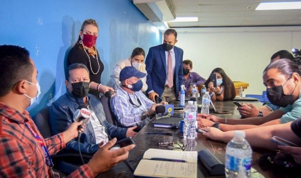 Gobierno y transportistas logran acuerdos y descartan paro