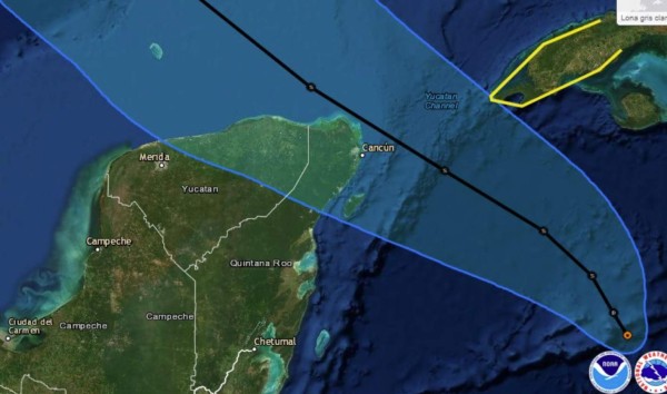 Zeta se acerca al Caribe mexicano a punto de convertirse en huracán