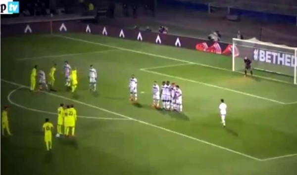 VIDEO: El tiro libre nunca antes visto le salió bien al Gent