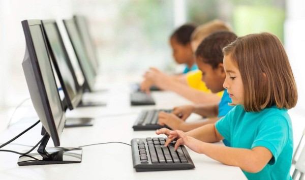 El uso de computadoras en el aula no mejora el rendimiento de los alumnos
