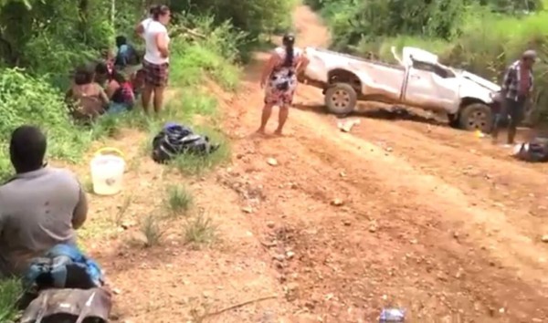 Al menos 20 heridos tras volcarse vehículo en montaña de Olancho
