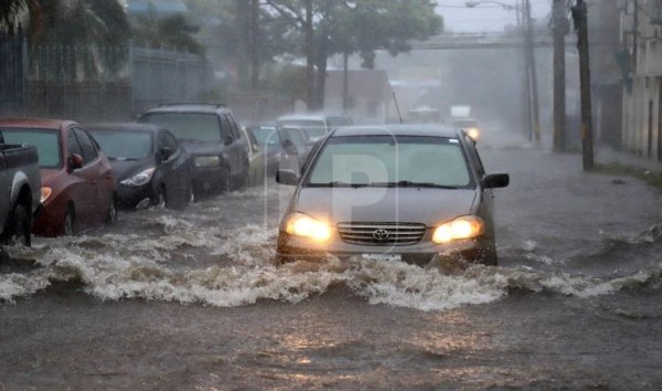 Onda tropical cargada de lluvias afectará varias zonas de Honduras