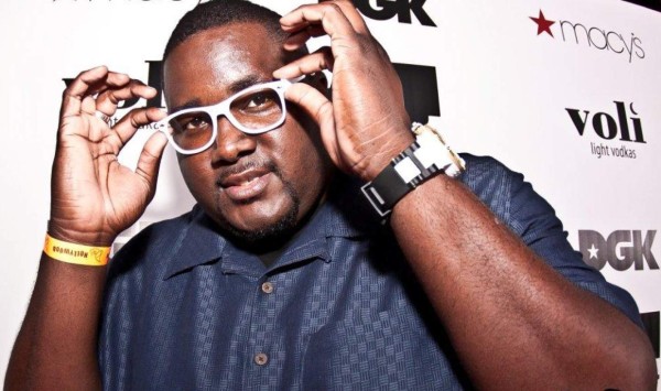 Por sobrepeso bajan de avión a protagonista de 'The Blind Side'