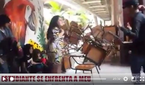 La airada protesta de una estudiante que exige clases en la Unah