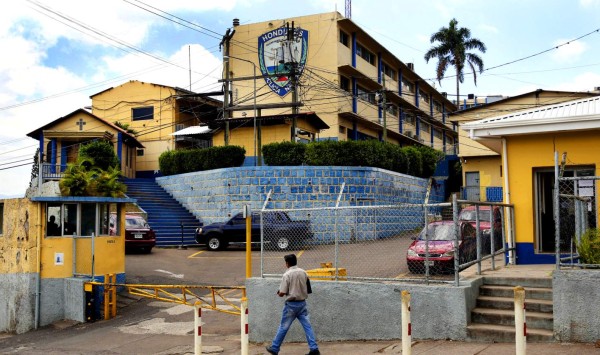 Al menos 1,400 policías se irán en la primera fase de la depuración