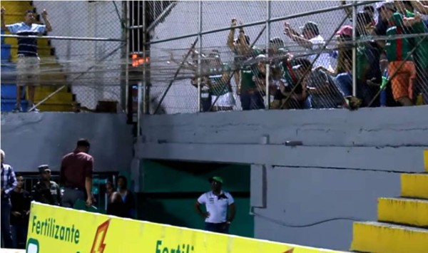 VIDEO: Afición del Marathón le grita 'fuera, fuera' a Pavón