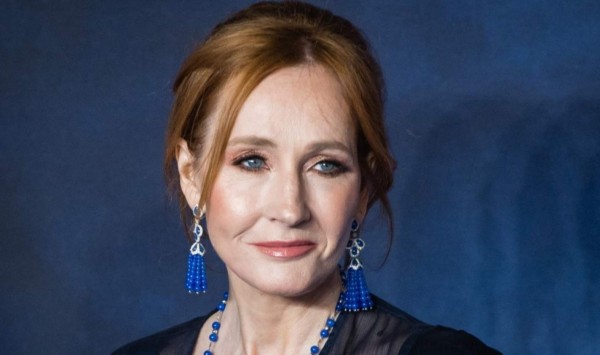 Ex de JK Rowling acepta que la golpeó y no se arrepiente