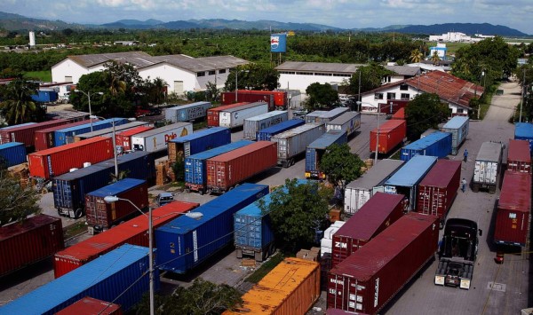 'Algunos están ganando con la desesperación en las aduanas': Ebal Díaz
