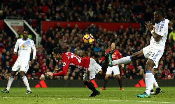 ¡Crack! El golazo de escorpión de Mkhitaryan en el 'Boxing Day'