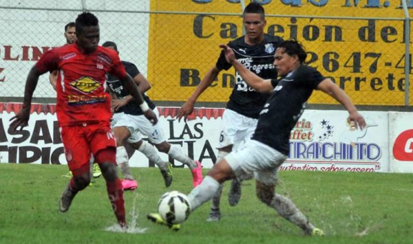 Honduras y Vida se reparten los puntos en polémico duelo