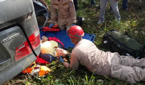 Mujer resulta herida tras volcar su carro en Belén, Lempira  