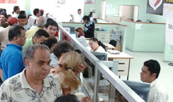 Empleados públicos que no trabajaron hoy se les deducirá el día