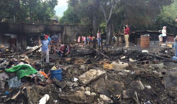 Familias afectadas por incendio de La Primavera comienzan a recibir ayuda
