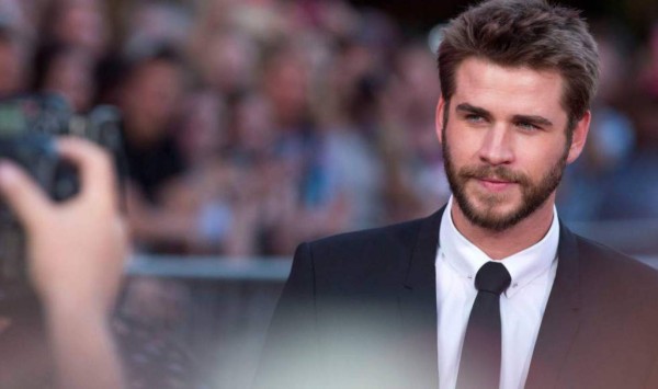 Liam Hemsworth reaparece en redes tras divorcio y se muestra feliz