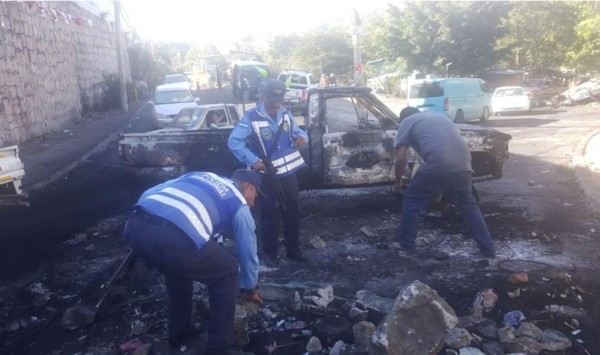 En Tegucigalpa y San Pedro Sula al menos 70 vías dañadas por quema de llantas