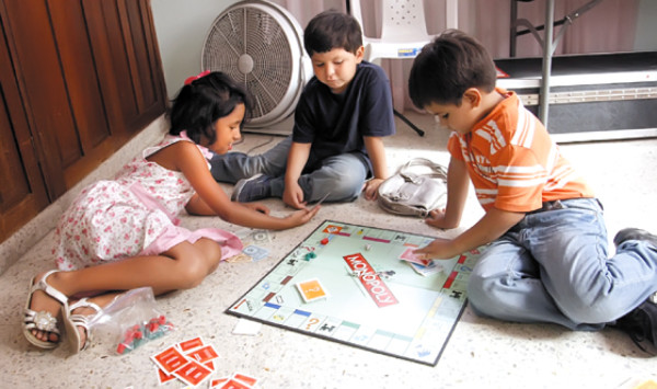Genio del piano de 5 años maravilla con su talento