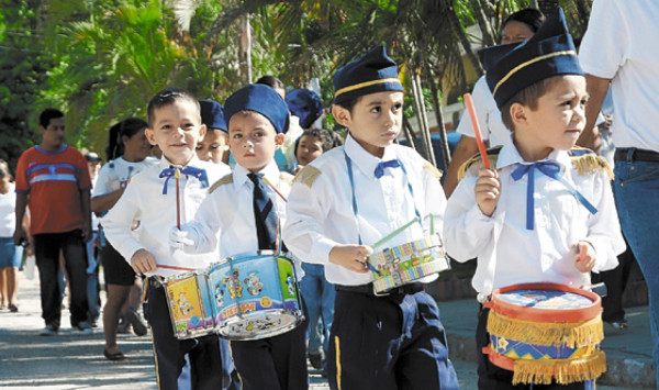 Hondureños se visten de civismo y orgullo