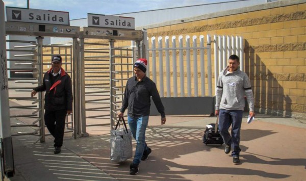 AMLO enviará 1,800 soldados y policías a frontera con EEUU