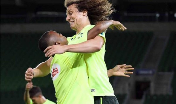 VIDEO: La curiosa celebración entre David Luiz y Robinho