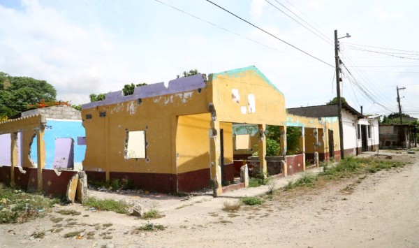 Por extorsión y amenazas, 8,000 familias dejaron casas y negocios