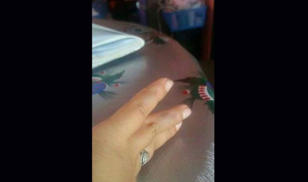 Maestra castiga con regla a niño hondureño de la voz de oro