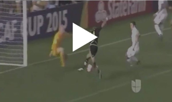 VIDEO: El tremendo fallo del 'Chicharito' ante Estados Unidos
