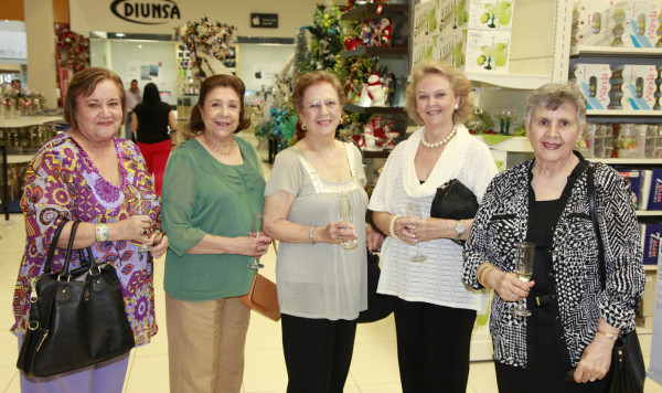 Brindis y alegría navideña