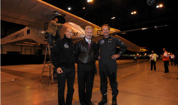 Aterriza primer vuelo de avión Solar Impulse