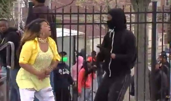 'Me sentí avergonzado por mi madre': joven reprendido en Baltimore